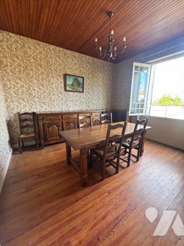 PROCHE CENTRE VILLE, MAISON AVEC JARDIN ET DEPENDANCES