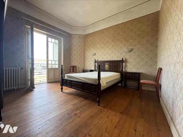 PROCHE CENTRE VILLE, MAISON AVEC JARDIN ET DEPENDANCES