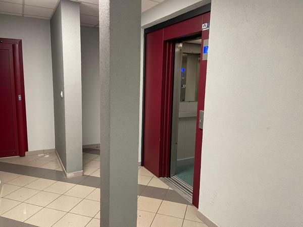 Appartement F2 de 60 m² avec ascenseur, cave et garage à Maizières-lès-Metz