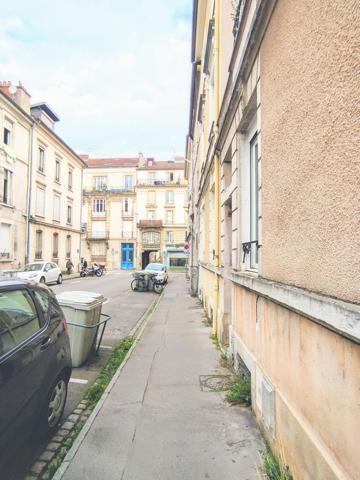Idéal investisseur, ce bel immeuble sur 4 niveaux comprenant 3 appartements loués en plein coeur de Nancy