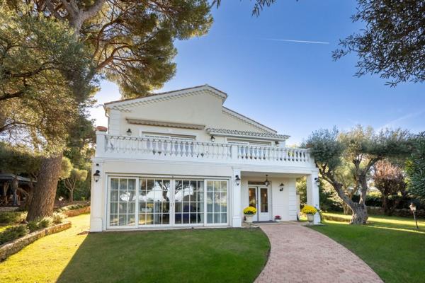 Vente Villa de luxe Cap D'Antibes 5 Pièces 240 m²