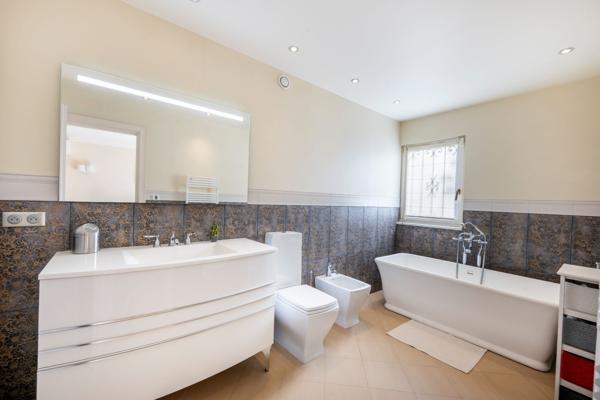 Vente Villa de luxe Cap D'Antibes 5 Pièces 240 m²