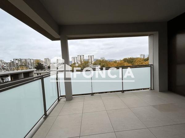 Location Appartement 4 pièces 87.4 m² - 11 RUE COLOMBINE Grenoble 38100