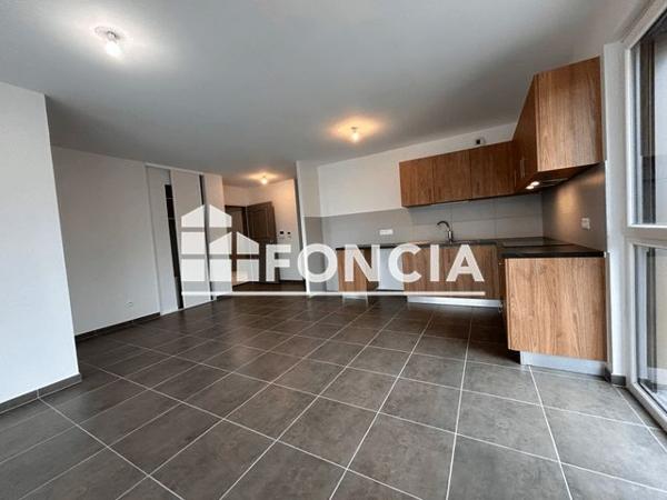 Location Appartement 4 pièces 87.4 m² - 11 RUE COLOMBINE Grenoble 38100