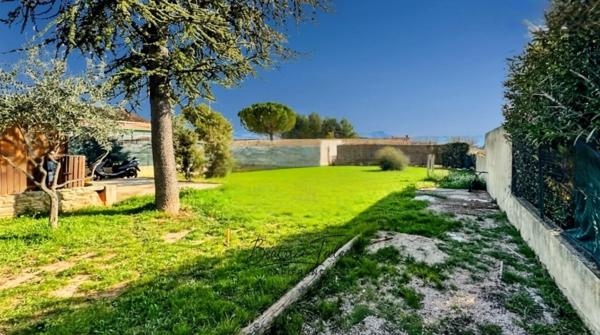 OPPORTUNITE– POURRIÈRES CENTRE – TERRAIN PLAT LIBRE CONSTRUCTEUR – (83)