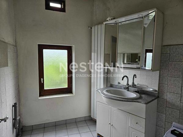 Maison à rénover sur terrain clos de mur de 470 m². dans centre BAS EN BASSET