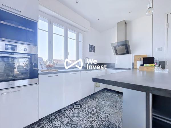 Appartement T2 avec terrasse panoramique et vue Pyrénées en centre-ville de Pau  Situé au 7ᵉ et dernier étage avec ascenseur, en plein cœur du centre-ville de Pau, ce superbe