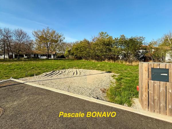 HOURTIN  - TERRAIN VIABILISÉ 773m2  LIBRE CONSTRUCTEUR