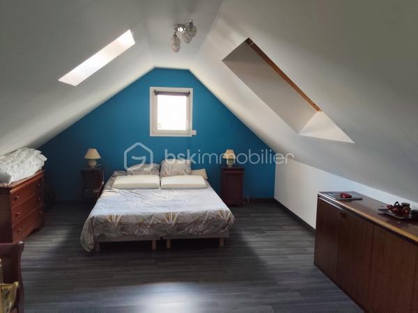 À la recherche d'un bien alliant espace, confort et tranquillité ? Cette belle maison individuelle de 149m2 habitables saura vous séduire dès les premiers instants.
Dès l'entrée, les volumes généreux offrent une atmosphère chaleureuse. Vous découvrirez une entrée, un vaste salon de 44m2, un séjour de 35m2 idéal pour recevoir famille et amis.
La cuisine entièrement aménagée et équipée de 24m2 est un véritable lieu de vie pour partager des moments de convivialité.
Le rez-de-chaussée propose également un espace bureau, une chambre climatisée avec un dressing, une salle de bain et un wc, permettant une vie de plain-pied très appréciable.
À l'étage, deux chambres confortables, une salle d'eau et un wc indépendant.
L'extérieur vous séduira par son terrain clos et arboré de 1935m2 où chacun trouvera son espace de détente. La piscine semi-enterrée promet d'agréables journées estivales.
Le garage de 53m2 répondra à vos besoins de stationnement, de rangement ou d'atelier.
Ce bien est entièrement équipé de double vitrage et volets roulants motorisés avec télécommande assurent un confort optimal au quotidien. 
Le Chauffage est au gaz, complété par un poêle à bois pour une ambiance chaleureuse.