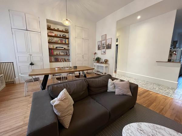 Proche centre, rénové à neuf avec cour extérieure