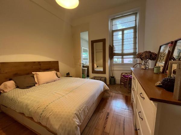 Proche centre, rénové à neuf avec cour extérieure