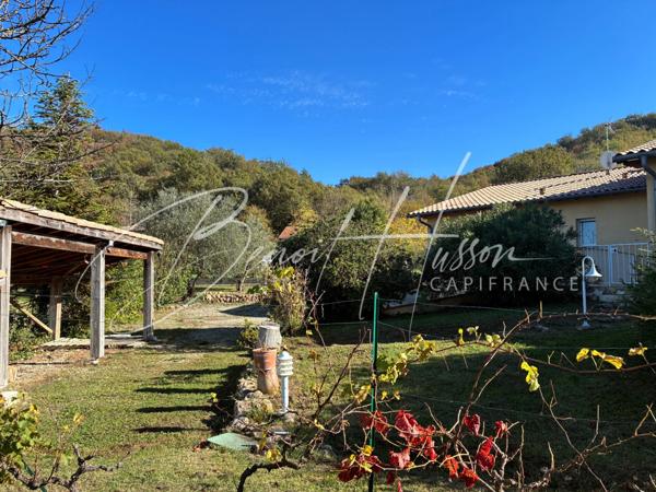 Maison T4 de 168m² de plain-pied avec piscine intérieure et sous-sol