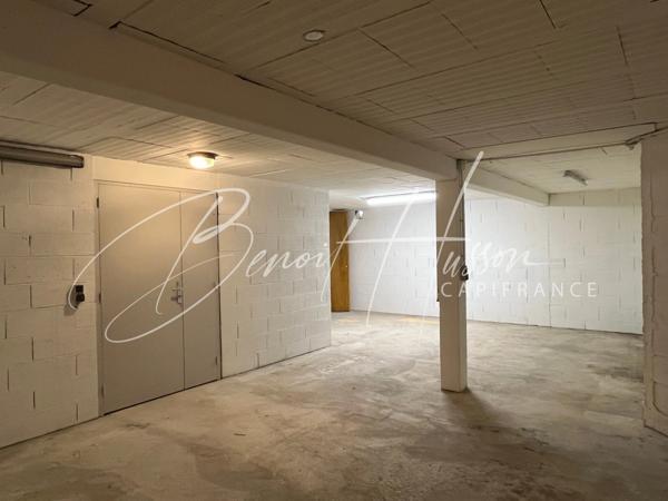 Maison T4 de 168m² de plain-pied avec piscine intérieure et sous-sol