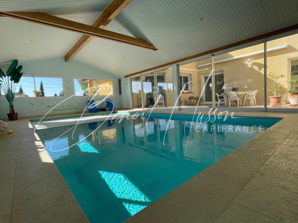 Maison T4 de 168m² de plain-pied avec piscine intérieure et sous-sol