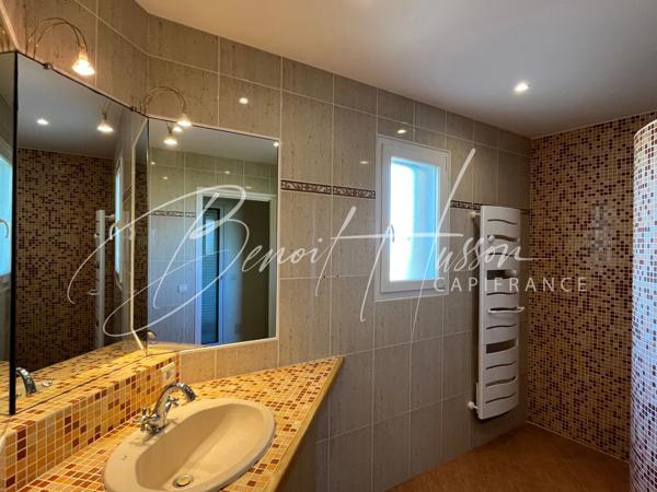 Maison T4 de 168m² de plain-pied avec piscine intérieure et sous-sol