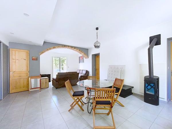 Maison de plain pied avec terrain, garage et combles aménageables à Villefranche sur Saône Villefranche sur saone