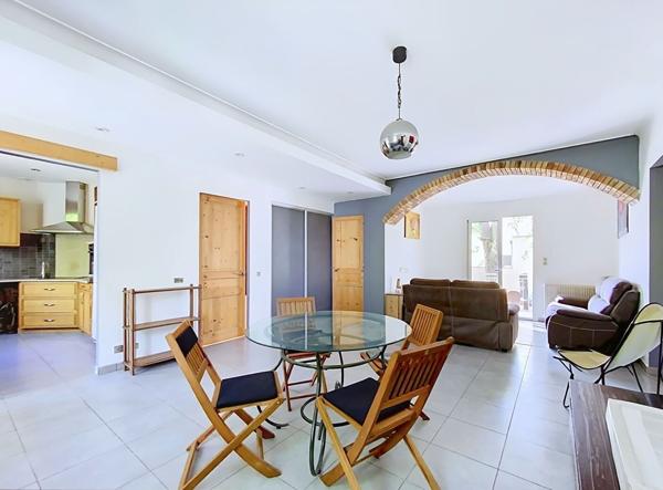 Maison de plain pied avec terrain, garage et combles aménageables à Villefranche sur Saône Villefranche sur saone