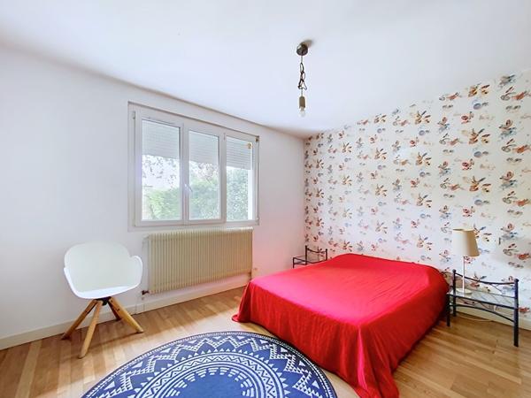 Maison de plain pied avec terrain, garage et combles aménageables à Villefranche sur Saône Villefranche sur saone