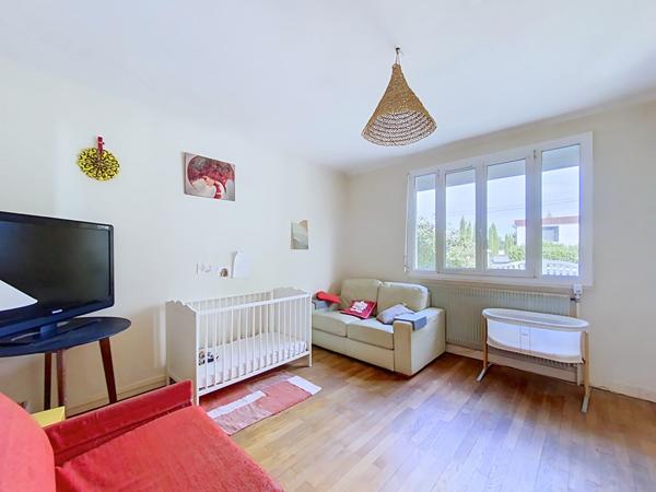 Maison de plain pied avec terrain, garage et combles aménageables à Villefranche sur Saône Villefranche sur saone