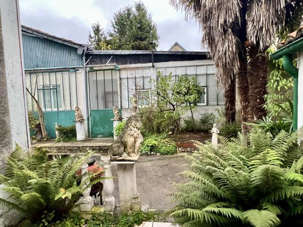 Tours (37000) Charmante maison avec dépendances