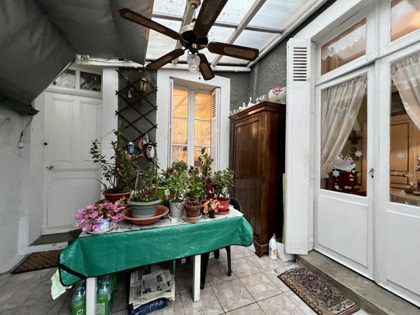 Tours (37000) Charmante maison avec dépendances