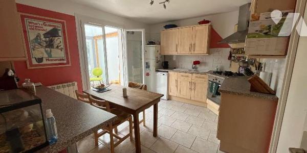 A vendre - Châlons-en-Champagne - Maison T6 de 97 m² 

Secteur Croix Jean-Robert, à proximité...