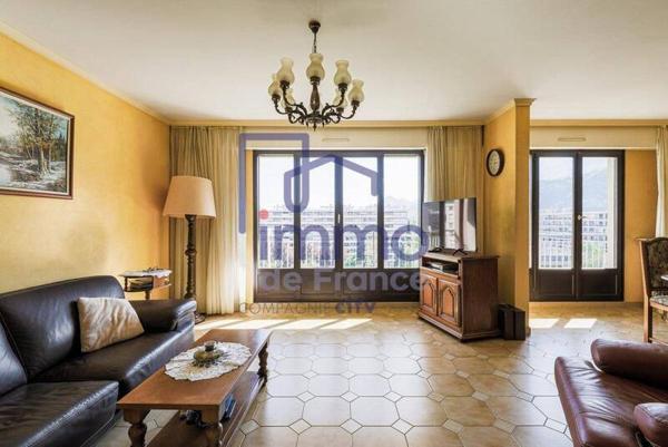 Appartement 5 pièces                                        - 38130 Échirolles Réf : 21634-IMMODEFRANCE69