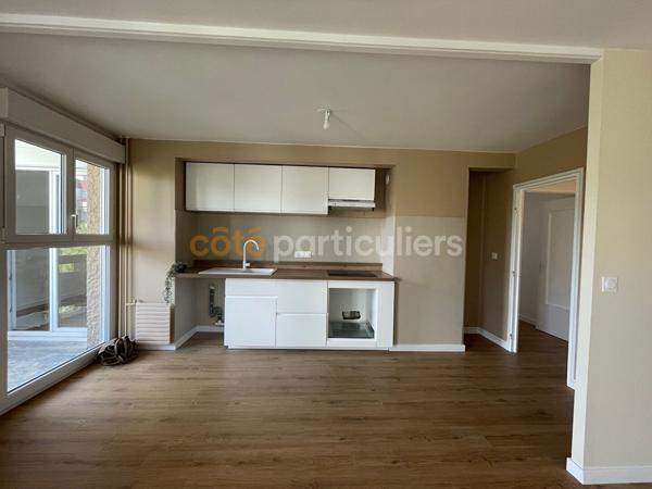 Vente
                Appartement80 m² - 4 Pièces -
                    CENON (33150)