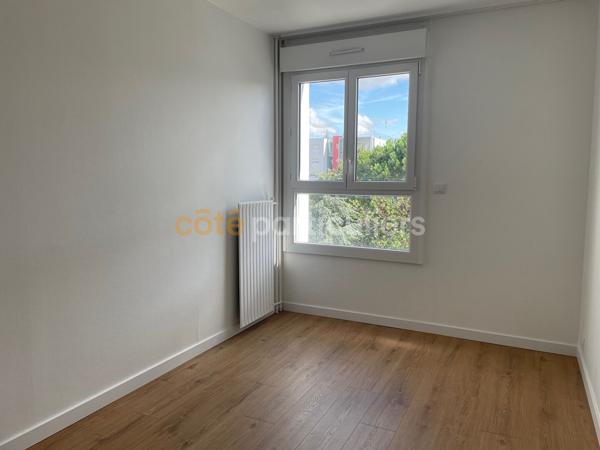 Vente
                Appartement80 m² - 4 Pièces -
                    CENON (33150)
