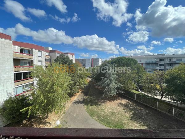Vente
                Appartement80 m² - 4 Pièces -
                    CENON (33150)