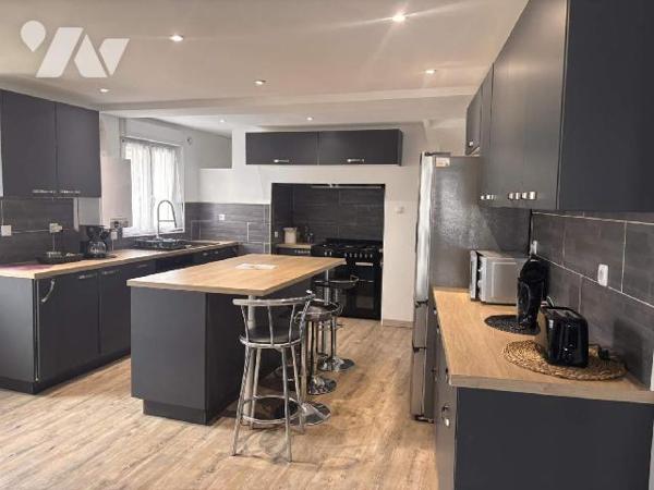 BAISSE DE PRIX :
A VENDRE à CAYEUX SUR MER, à proximité de la Mer, sympathique maison rénovée,...