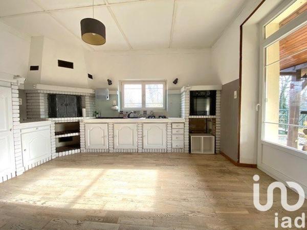 Maison 8 pièces de 229 m² à Les Monthairons (55320)