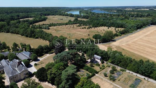 Château des XVe, XVIe et XVIIe siècles au cœur d'un parc de 16 hectares proche de Blois