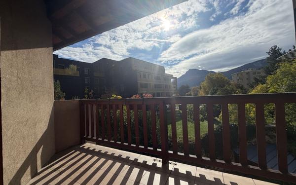 Appartement à vendre    4 pièces • 74,22 m2 Saint-Martin-le-Vinoux