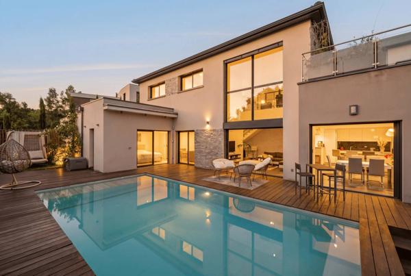 Maison 175m2 - 900m2 de terrain - Piscine - Garage