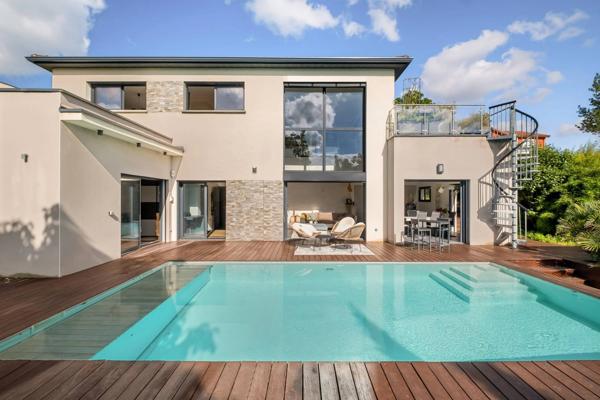Maison 175m2 - 900m2 de terrain - Piscine - Garage
