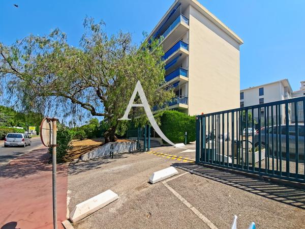 A vendre appartement 3 pièces traversant - Cannes secteur Broussailles - Parking et cave
