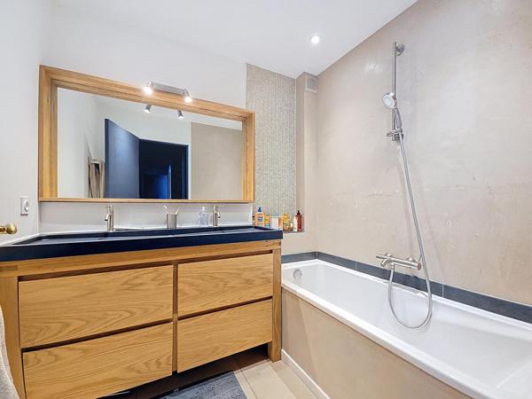 APPARTEMENT / MAISON AVEC BOX AU CALME