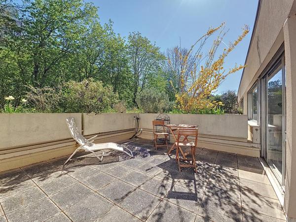 APPARTEMENT / MAISON AVEC BOX AU CALME