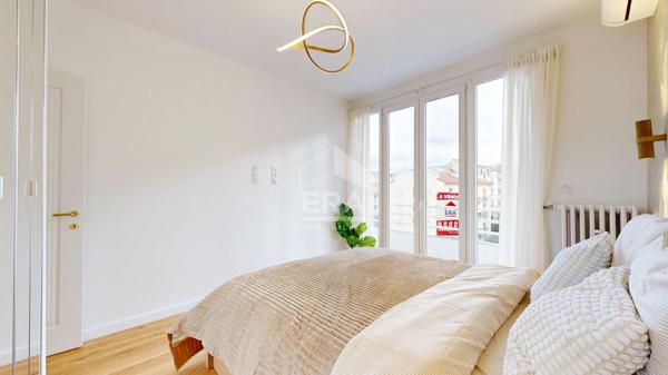 NICE - PLACE FRANKLIN : MAGNIFIQUE 3 PIÈCES TRAVERSANT AVEC BALCON