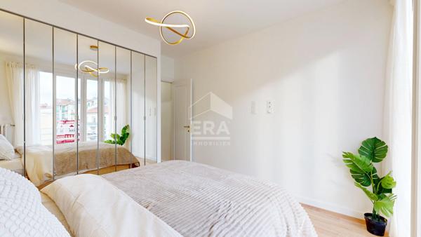 NICE - PLACE FRANKLIN : MAGNIFIQUE 3 PIÈCES TRAVERSANT AVEC BALCON