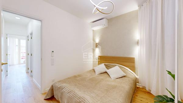 NICE - PLACE FRANKLIN : MAGNIFIQUE 3 PIÈCES TRAVERSANT AVEC BALCON