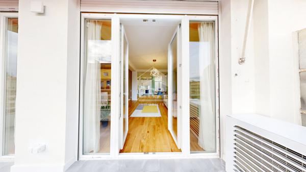 NICE - PLACE FRANKLIN : MAGNIFIQUE 3 PIÈCES TRAVERSANT AVEC BALCON