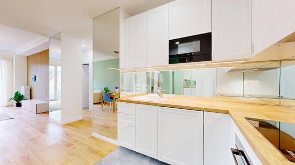 NICE - PLACE FRANKLIN : MAGNIFIQUE 3 PIÈCES TRAVERSANT AVEC BALCON