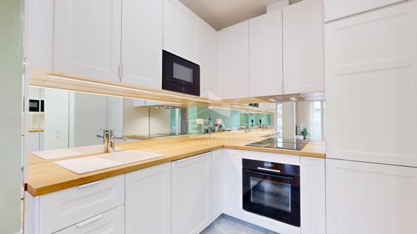 NICE - PLACE FRANKLIN : MAGNIFIQUE 3 PIÈCES TRAVERSANT AVEC BALCON