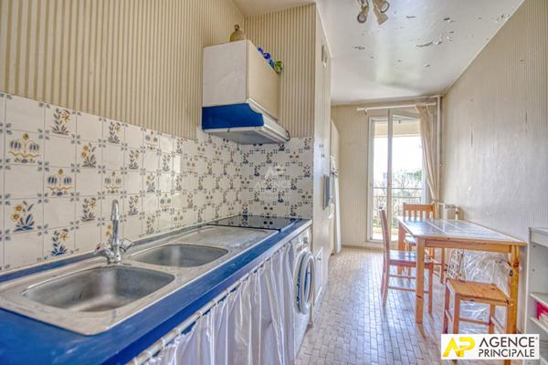 Versailles Rive-Droite Appartement 5 pièces 102.71 m² carrez situé au 2eme étage avec ascenseur, cave et box €695 000 ** - Référence 27258