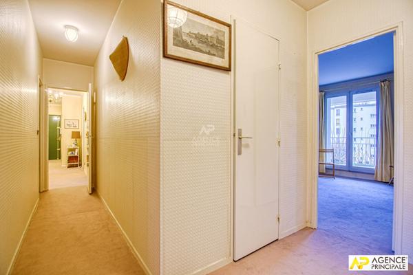 Versailles Rive-Droite Appartement 5 pièces 102.71 m² carrez situé au 2eme étage avec ascenseur, cave et box €695 000 ** - Référence 27258