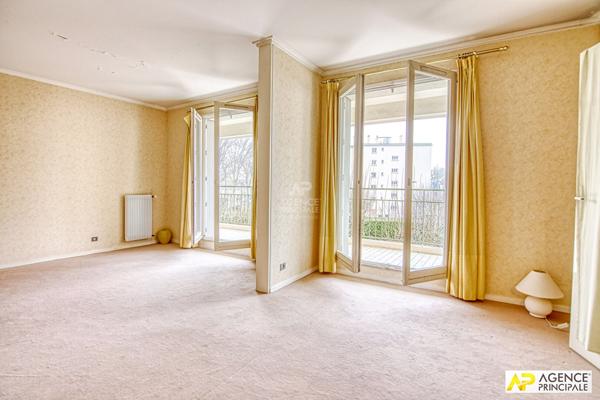 Versailles Rive-Droite Appartement 5 pièces 102.71 m² carrez situé au 2eme étage avec ascenseur, cave et box €695 000 ** - Référence 27258