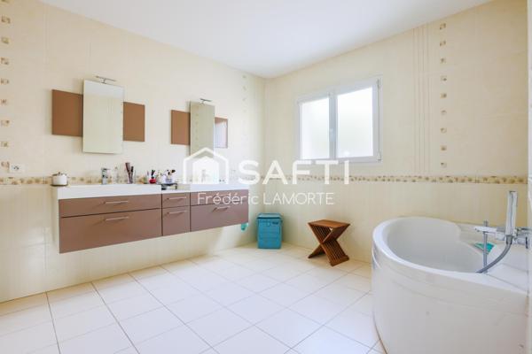 3 suites parentales, terrain piscinable, garage