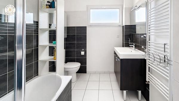 À vendre - Villa, 5 pièces située à Charvieu-Chavagneux (38230)